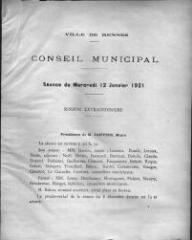 700 vues - Délibérations du conseil municipal (1921). (ouvre la visionneuse)
